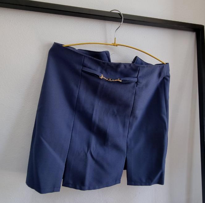 Pollera Azul - Con detalles en dorado.