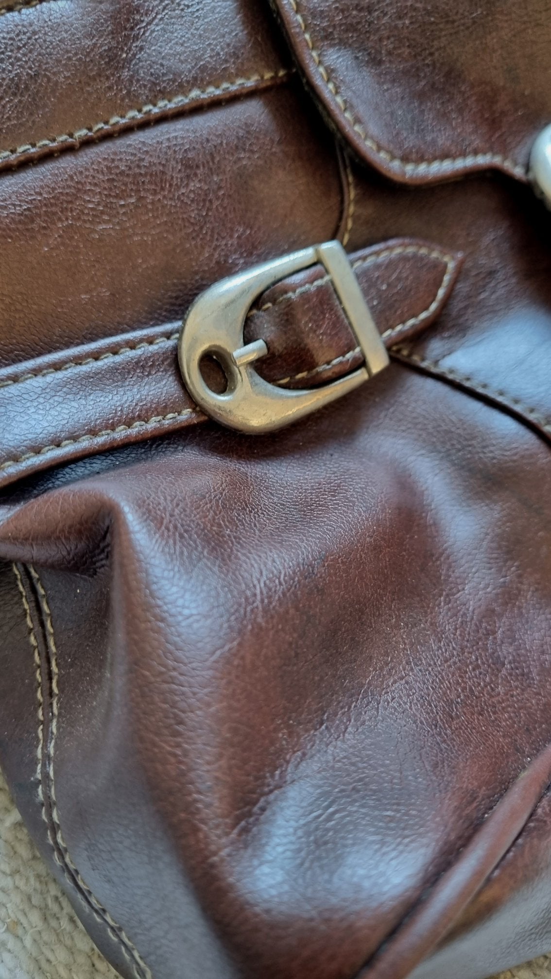 Cartera clásica marrón.
