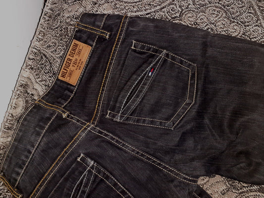 Jean Tommy Hilfiger.