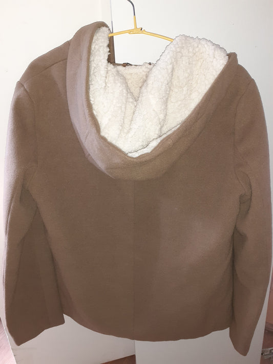 Campera marron.