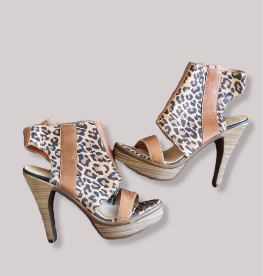 Botas Cortas Taco alto Animal Print
