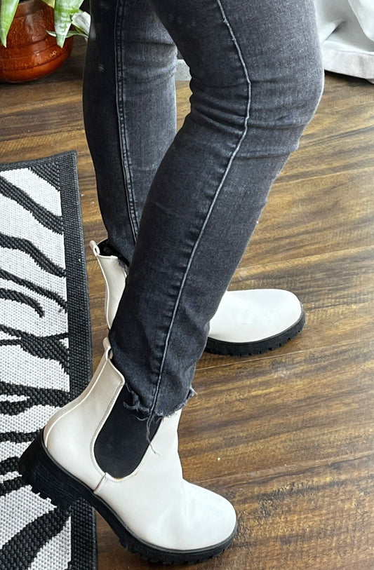 Botas blanco y negro